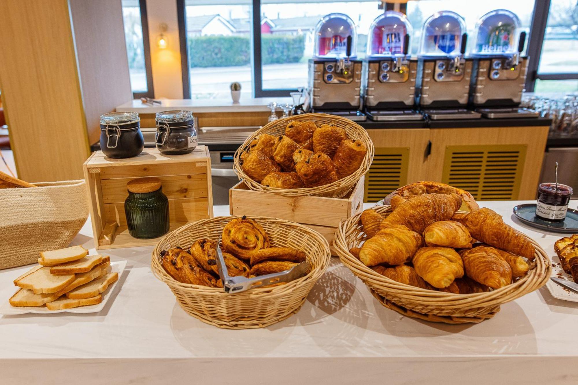B Hotel Troyes Aeroport 拉查佩里圣鲁 外观 照片