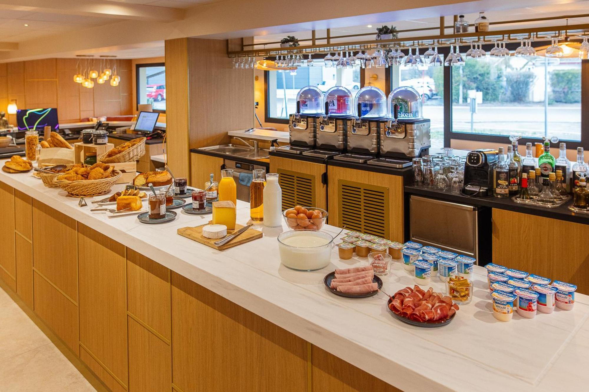 B Hotel Troyes Aeroport 拉查佩里圣鲁 外观 照片