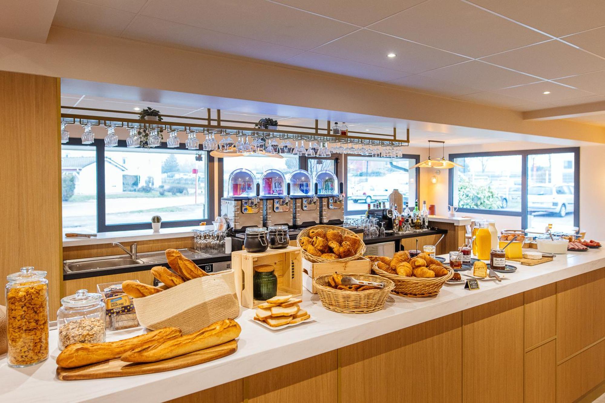 B Hotel Troyes Aeroport 拉查佩里圣鲁 外观 照片