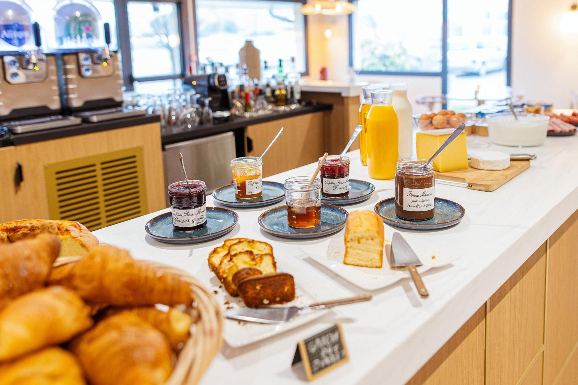 B Hotel Troyes Aeroport 拉查佩里圣鲁 外观 照片