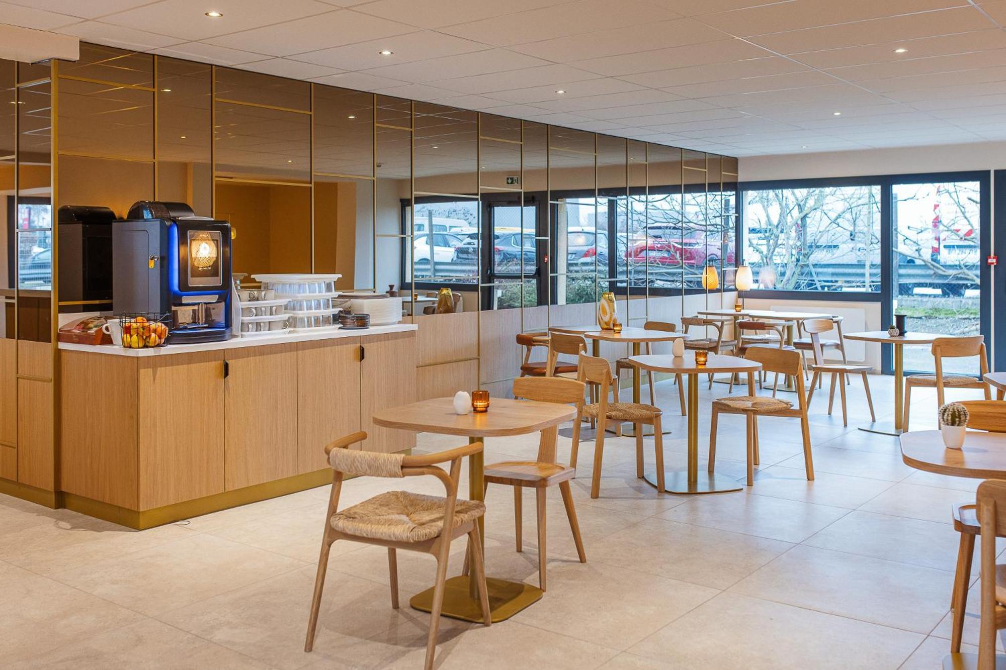 B Hotel Troyes Aeroport 拉查佩里圣鲁 外观 照片