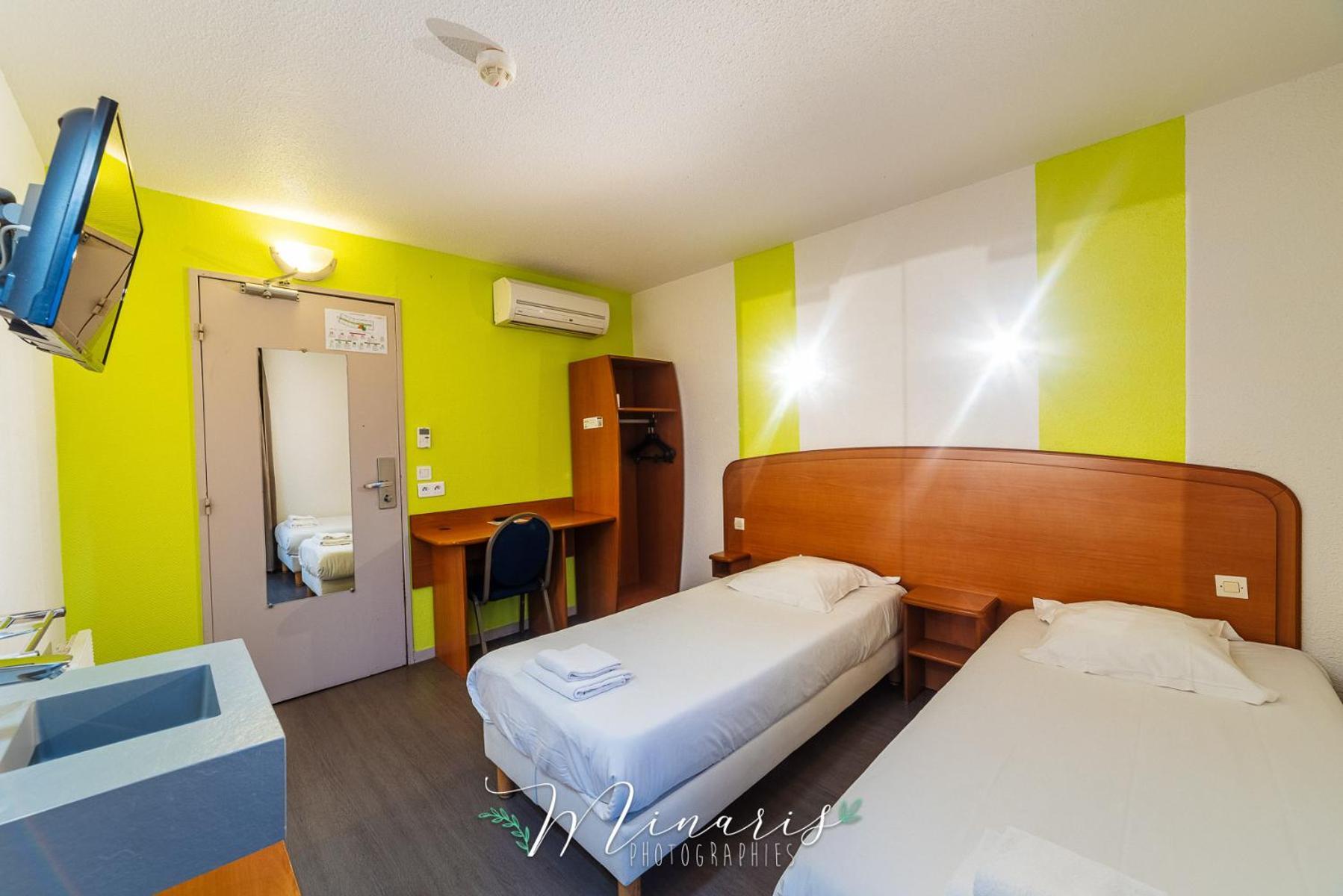 B Hotel Troyes Aeroport 拉查佩里圣鲁 外观 照片