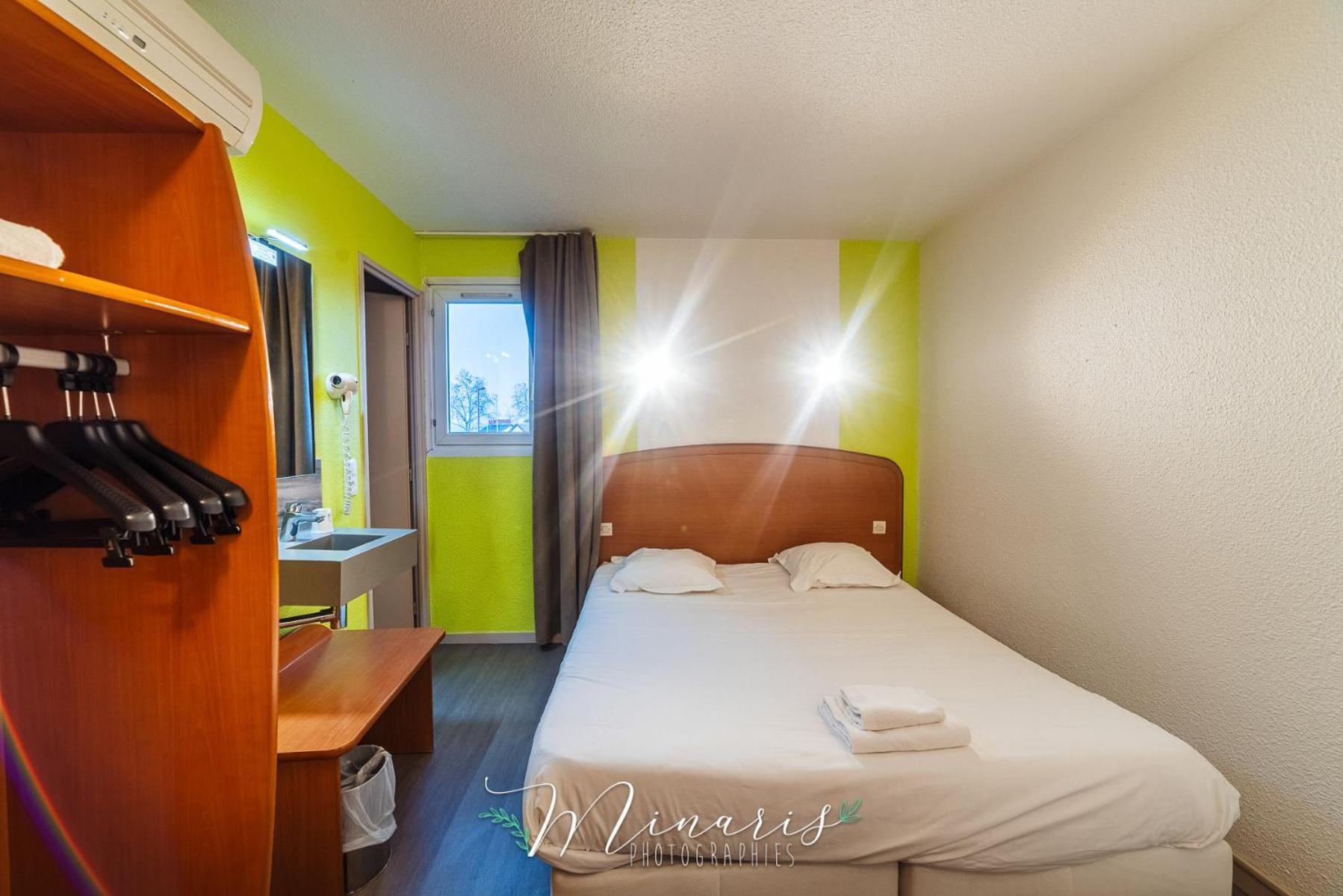B Hotel Troyes Aeroport 拉查佩里圣鲁 外观 照片