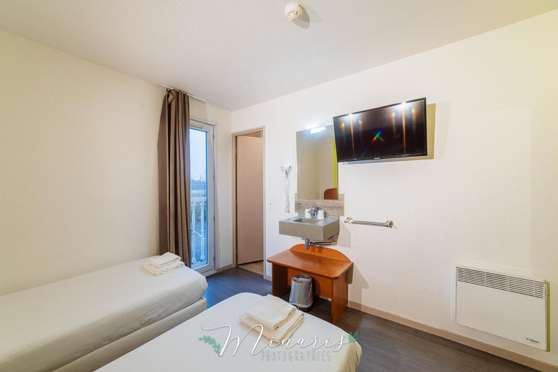 B Hotel Troyes Aeroport 拉查佩里圣鲁 外观 照片