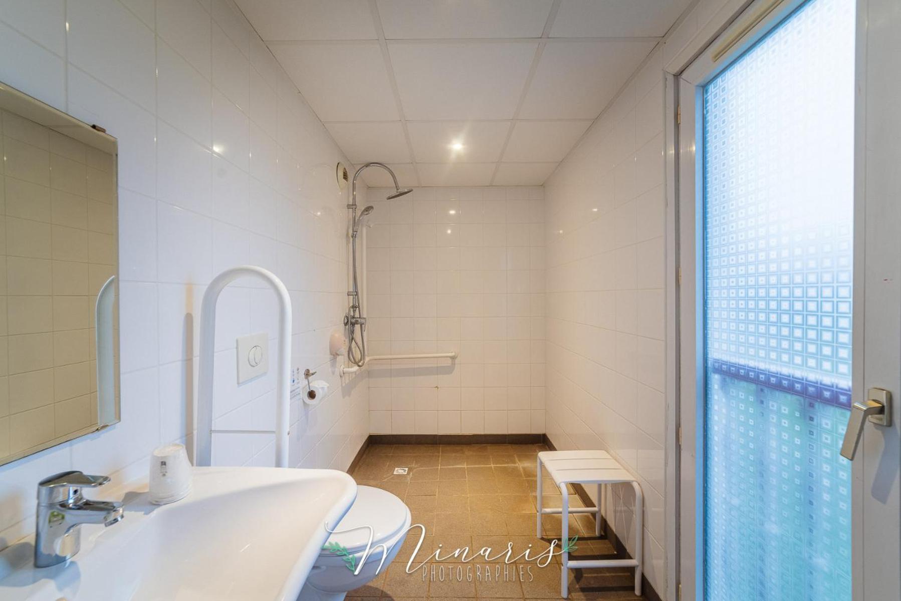 B Hotel Troyes Aeroport 拉查佩里圣鲁 外观 照片