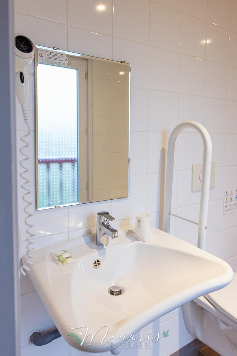 B Hotel Troyes Aeroport 拉查佩里圣鲁 外观 照片